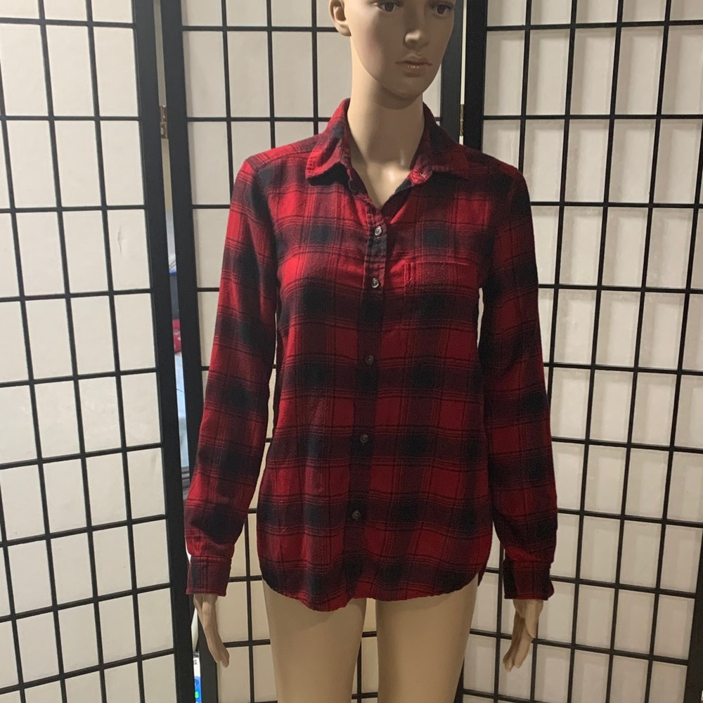 American Eagle Classic Red Plaid Women's Button-Down Shirt